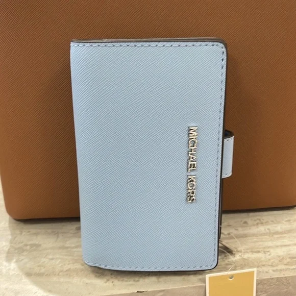 MICHAEL KORSi Medium Saffiano Leather Bifold WalletLIGHT SKYNWT